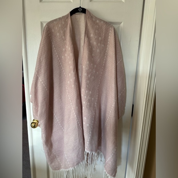 Blush Pink & Cream Ruana/Wrap/Shawl Size OS - Picture 3 of 11